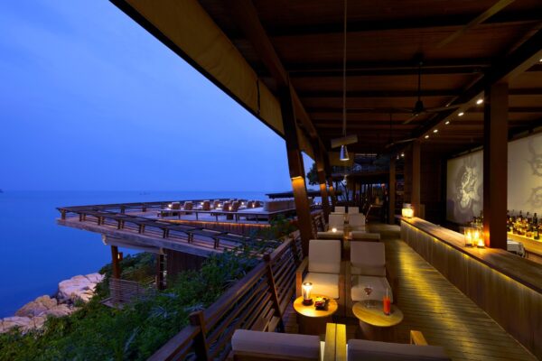 Dining on the Rocks